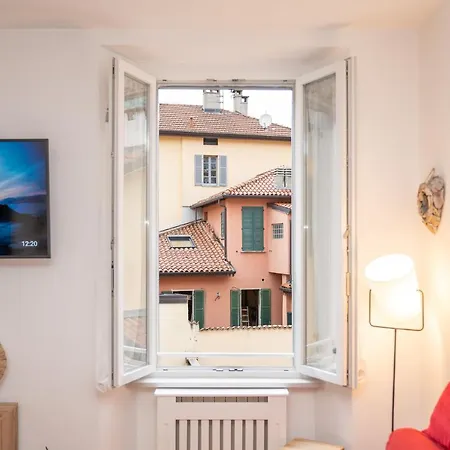 Апартаменты Portatorre Suite, A Charming In The Heart Of Como, Free Private Parking, Air Conditioning & More! *
