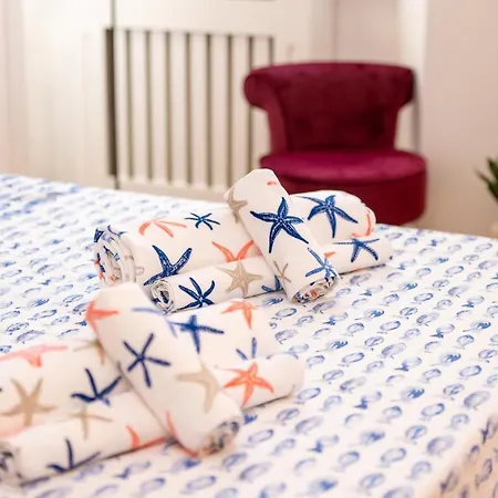 Апартаменты Portatorre Suite, A Charming In The Heart Of Como, Free Private Parking, Air Conditioning & More!