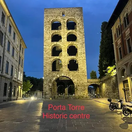 Portatorre Suite, A Charming In The Heart Of Como, Free Private Parking, Air Conditioning & More! Апартаменты Комо