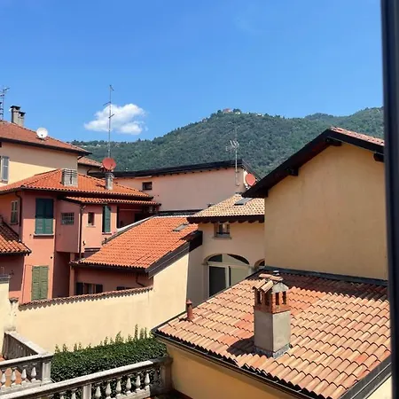 Portatorre Suite, A Charming In The Heart Of Como, Free Private Parking, Air Conditioning & More! Апартаменты Комо