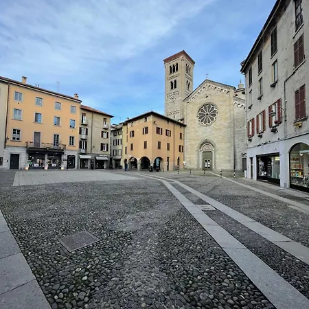 Portatorre Suite, A Charming In The Heart Of Como, Free Private Parking, Air Conditioning & More! Апартаменты Комо