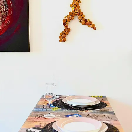Апартаменты Portatorre Suite, A Charming In The Heart Of Como, Free Private Parking, Air Conditioning & More! Комо