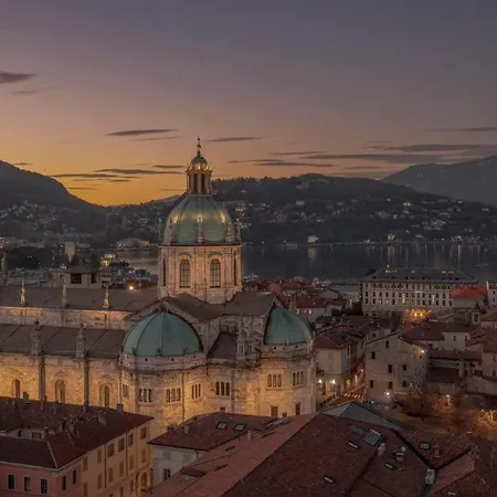 Portatorre Suite, A Charming In The Heart Of Como, Free Private Parking, Air Conditioning & More! Апартаменты