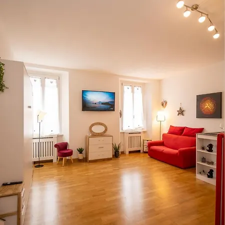 Portatorre Suite, A Charming In The Heart Of Como, Free Private Parking, Air Conditioning & More! Appartamento