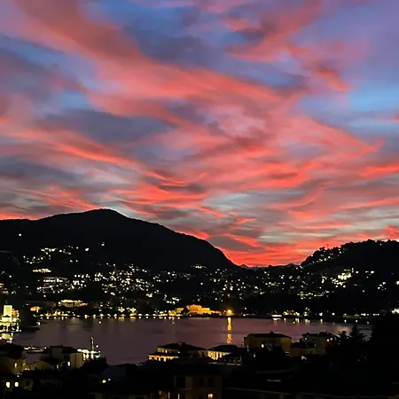 Portatorre Suite, A Charming In The Heart Of Como, Free Private Parking, Air Conditioning & More! Daire Como